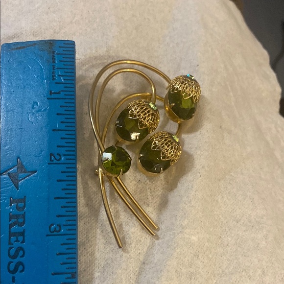 Sarah Coventry Large Elegant Acorn Brooch - Picture 8 of 9